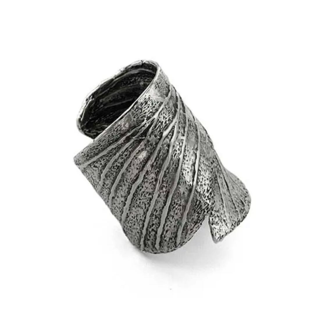 gondoa TORQUATA 蛾の羽根リング