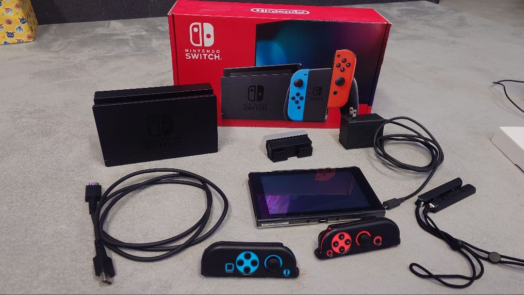 バッテリー強化版Nintendo Switch 本体 美品