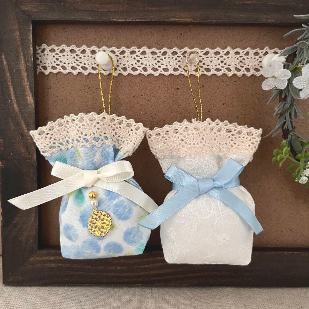 2410-23 ミニストラップサシェ 香り袋 2個組 ミモザ柄＊刺繍レース 水色