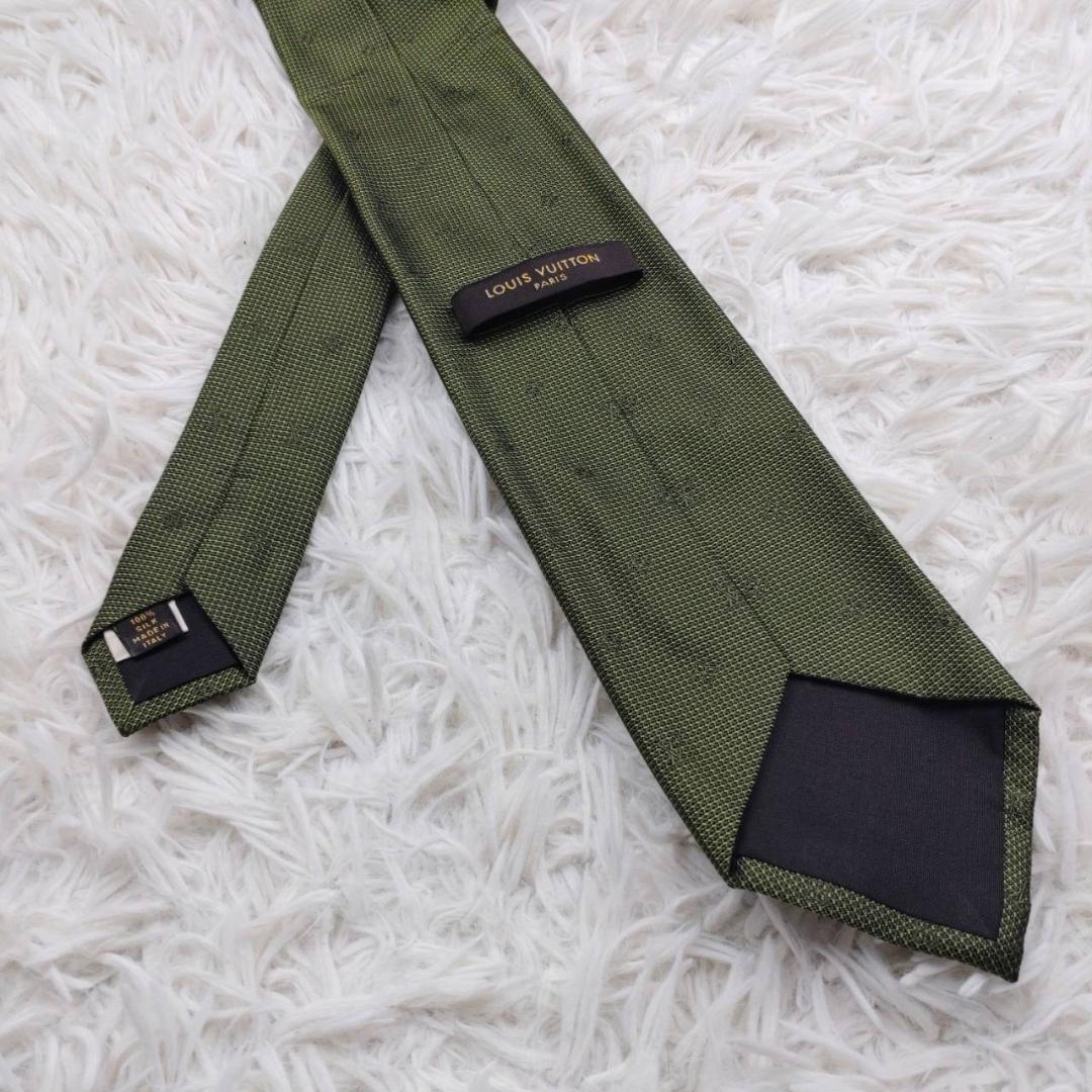 【箱入り未使用】 ルイヴィトン 高級シルクネクタイ 総柄（LV） モスグリーン