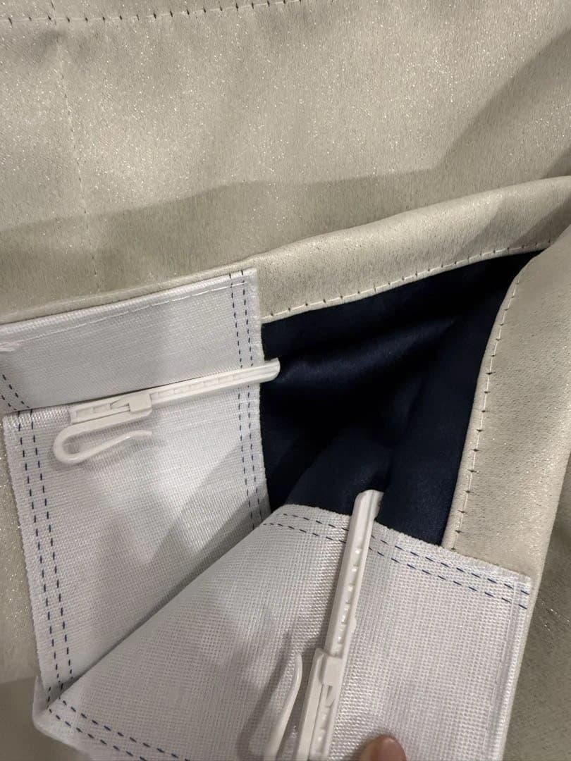 シルバーのドレープカーテン 裏地付き