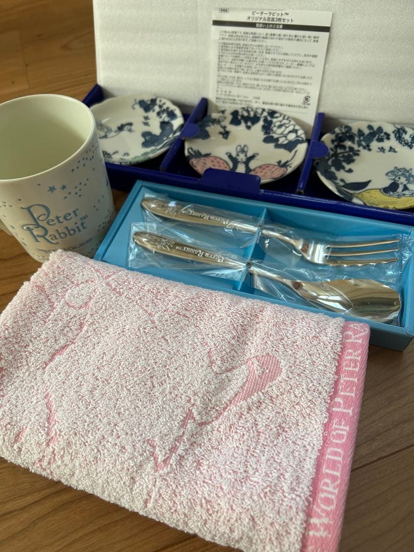 ピーターラビット 小皿、フォーク、ナイフ、マグカップ、タオルセット非売品