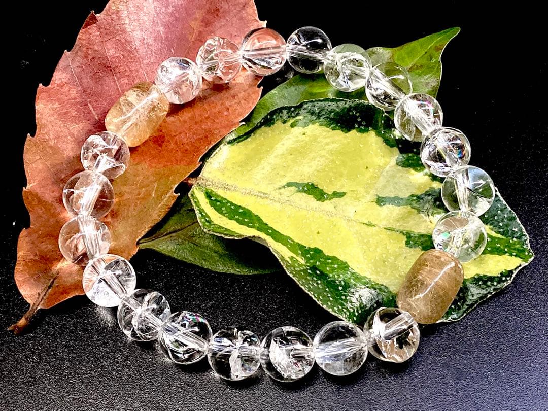 ✳メルカリ初ブレスレットレア玉　乙女鉱山水晶ゴールドルチル&奈留島水晶全て虹入り