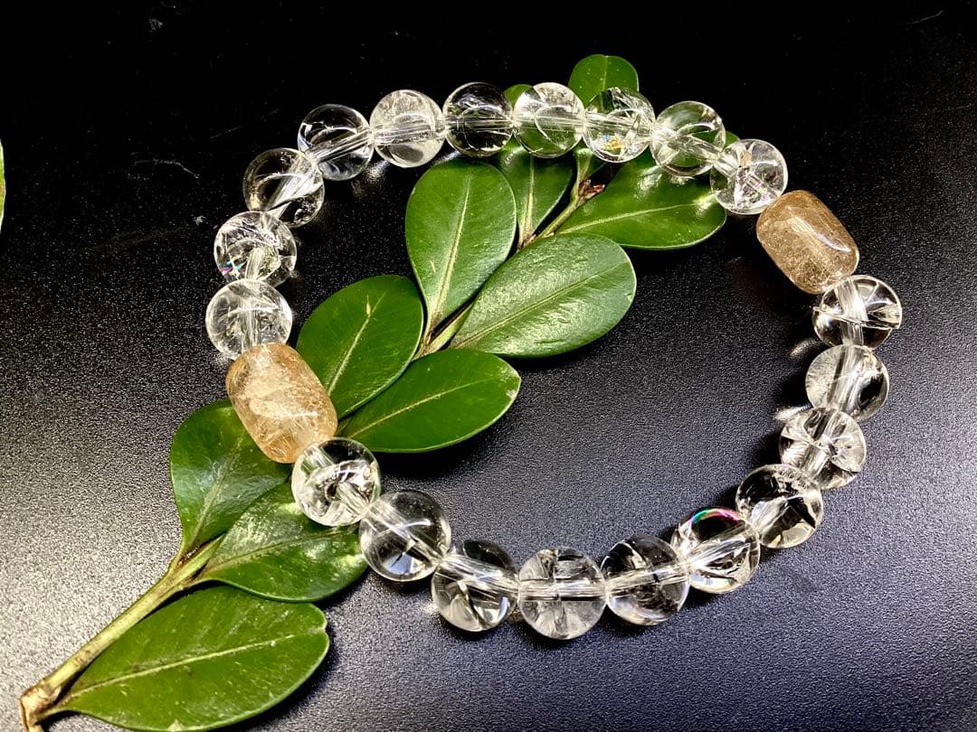 ✳メルカリ初ブレスレットレア玉　乙女鉱山水晶ゴールドルチル&奈留島水晶全て虹入り