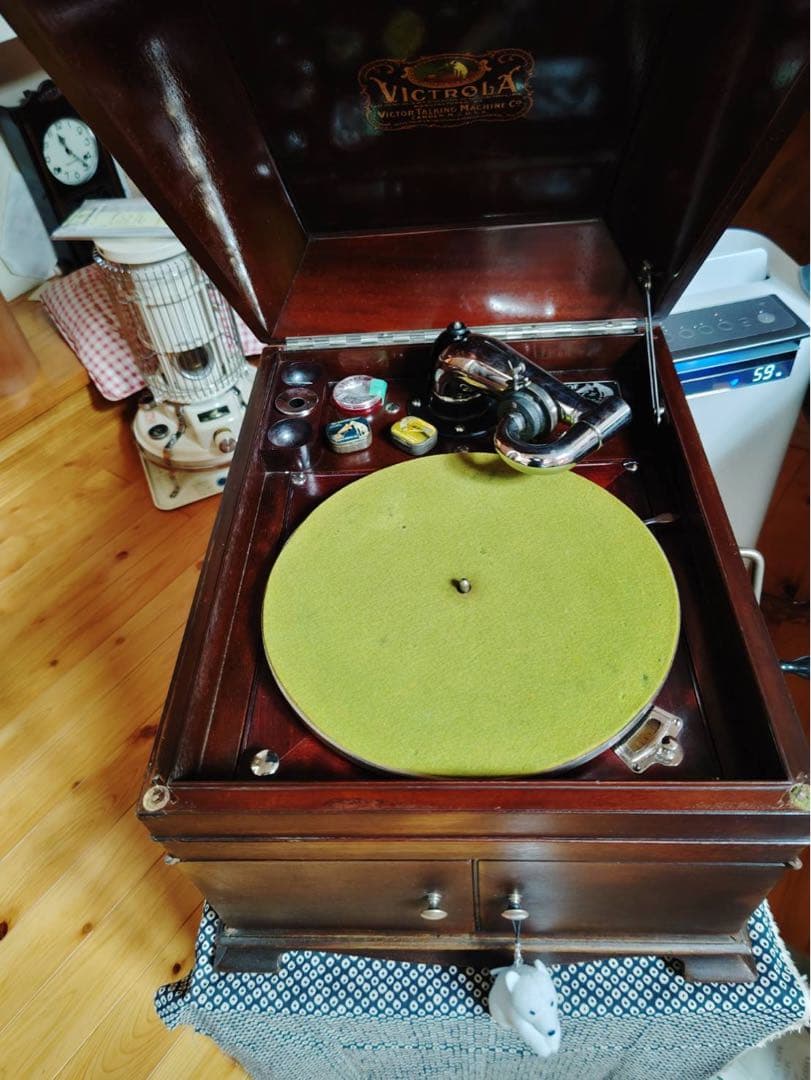 英グラモフォン社正規品のHMVグラモフォン(蓄音器)Model103