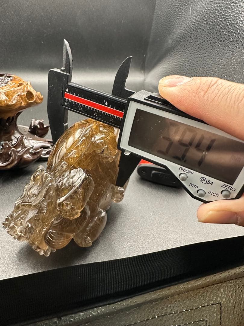 ルチルクォーツ　置物　ロングイ