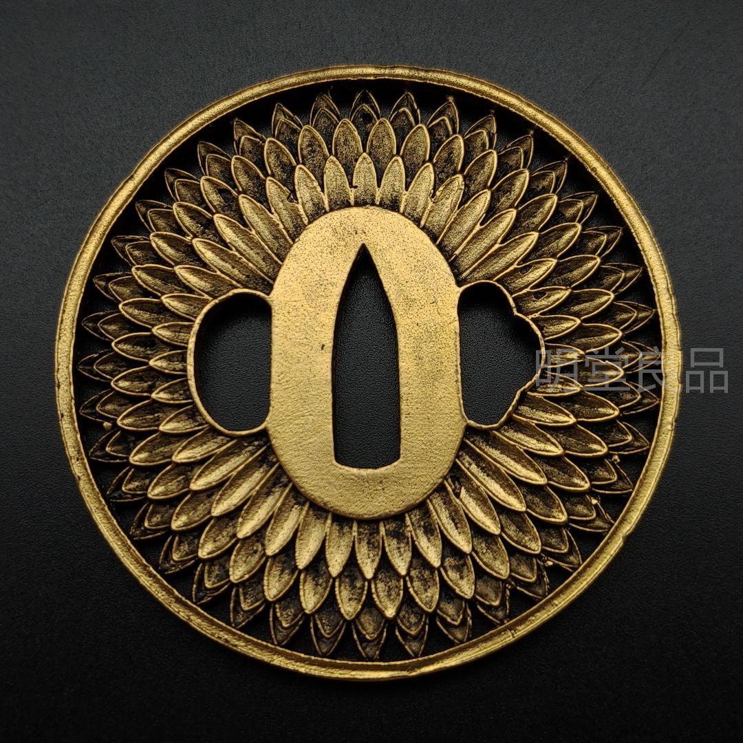日本刀装具　刀鍔　菊紋の図　銅地　鍔　刀の鍔　刀鐔　105G　5ｍｍ　刀剣美術