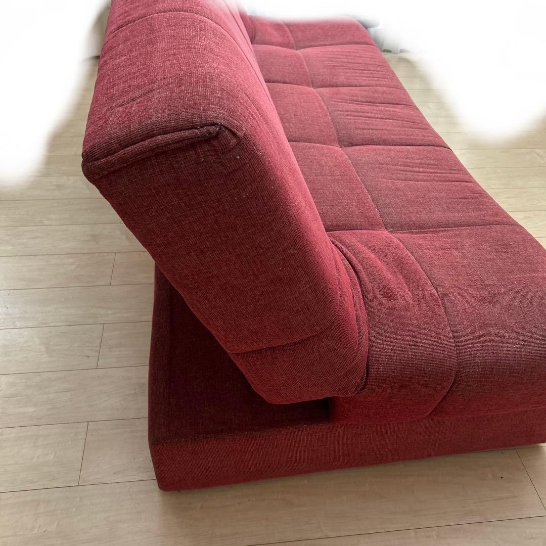 赤い3人掛けソファ　ソファーベッド　リクライニング　レッド