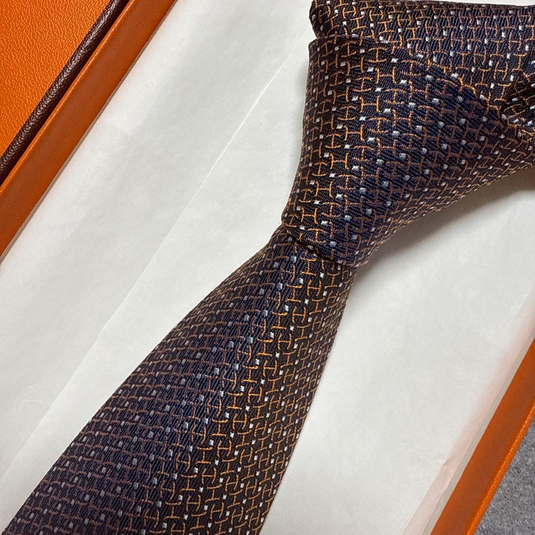 未使用タグ付　箱付　エルメス　ネクタイ　紺・オレンジ　H柄 シルクジャガード