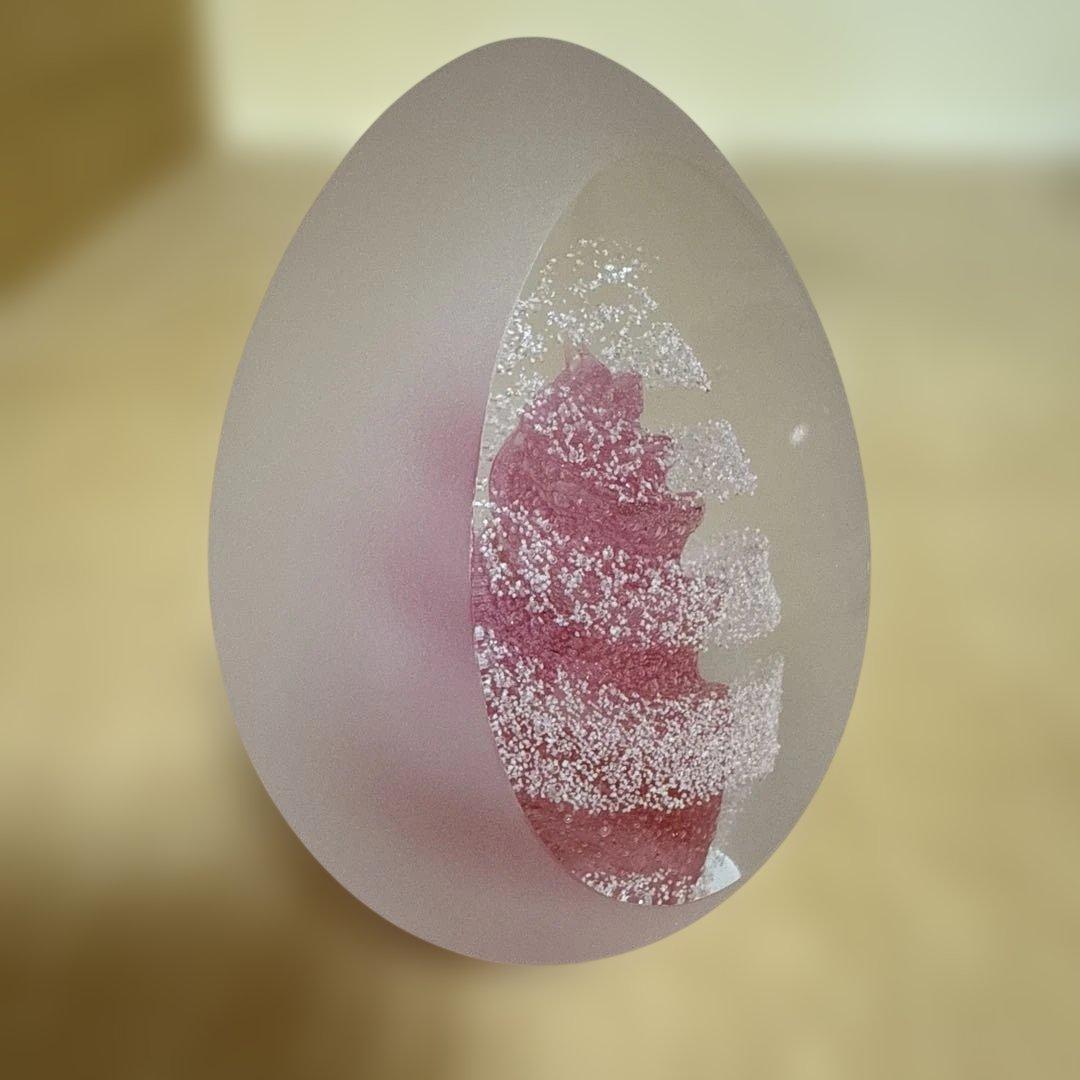 LEIXUSレクサスの卵形ガラス製ペーパーウェイト 置物 赤ピンク ツリー型