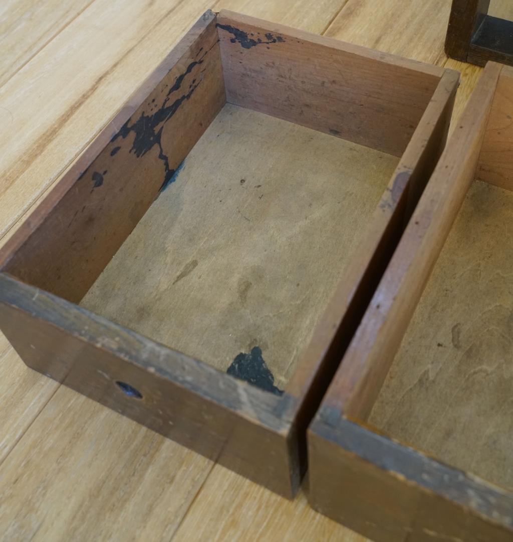 【アンティークタミゼ】オランダ　戦前アンティーク　小さめ　棚　キャビネット