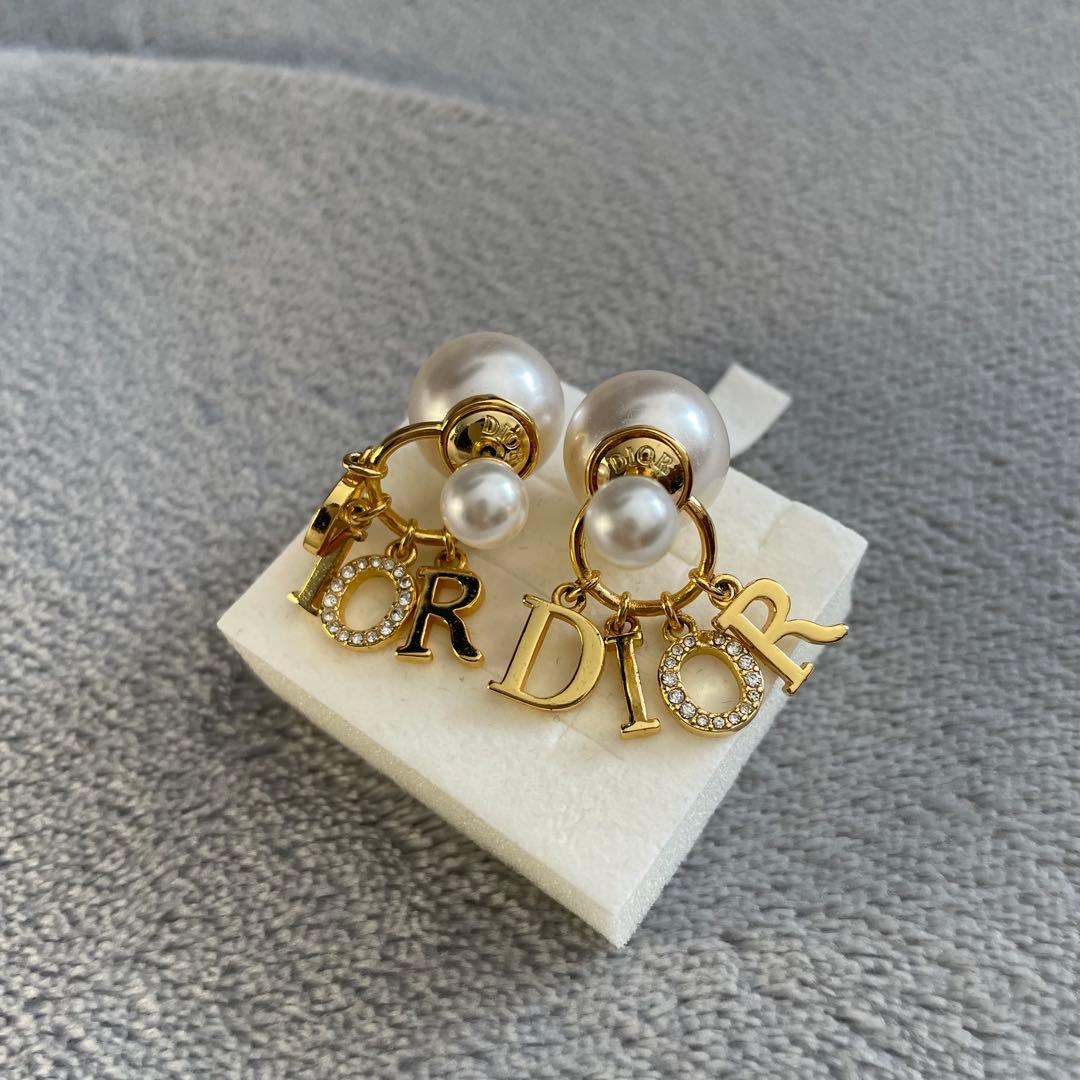【極美品】DIOR TRIBALES ピアス レジンパール ロゴチャーム