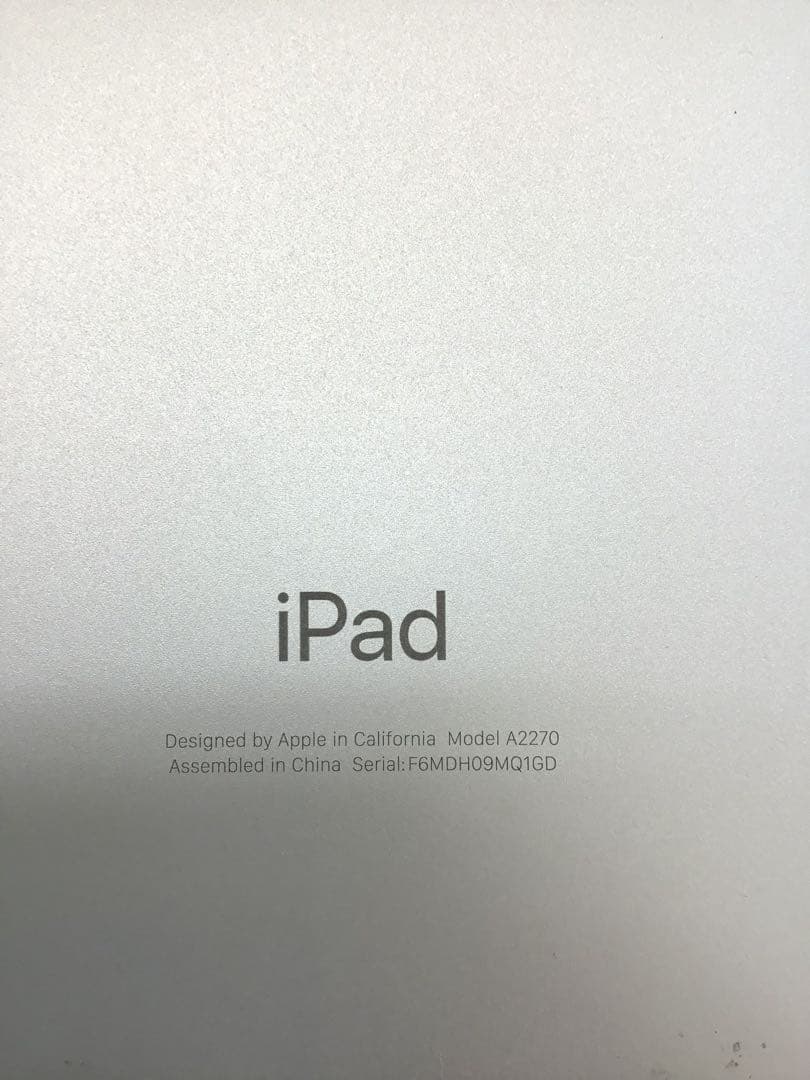 Apple iPad 第８世代 32G シルバー