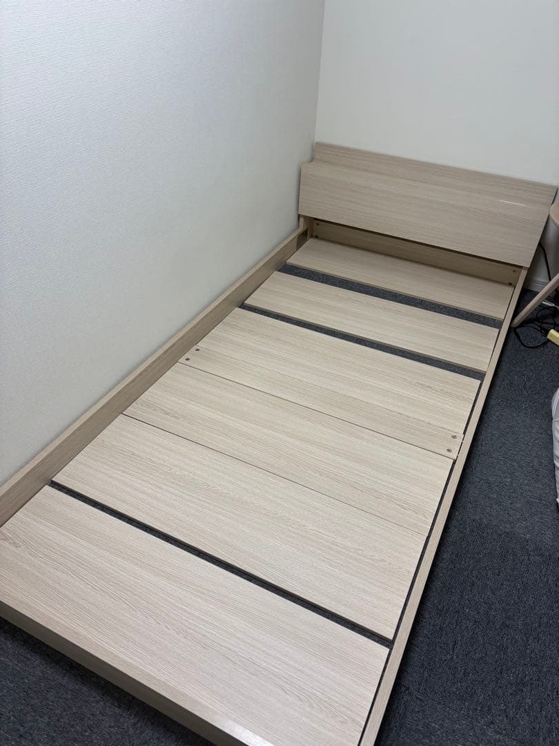 シングルベッドフレーム ライトウッド コンセント付き