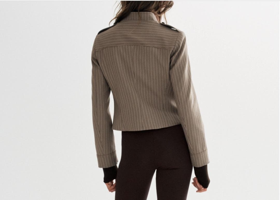 【ZARA】ストライプ柄フィットブレザー