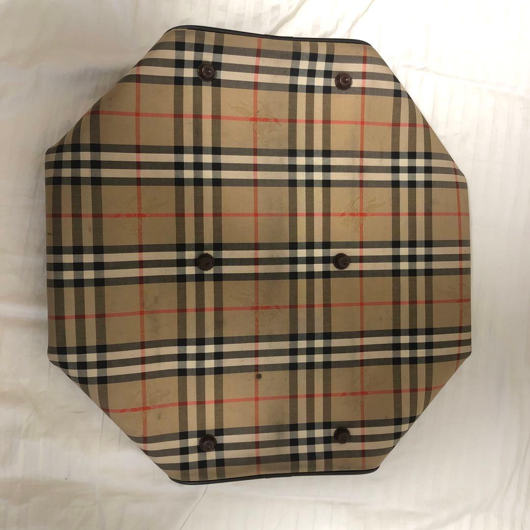 (鍵付き)バーバリーの旅行用バッグ