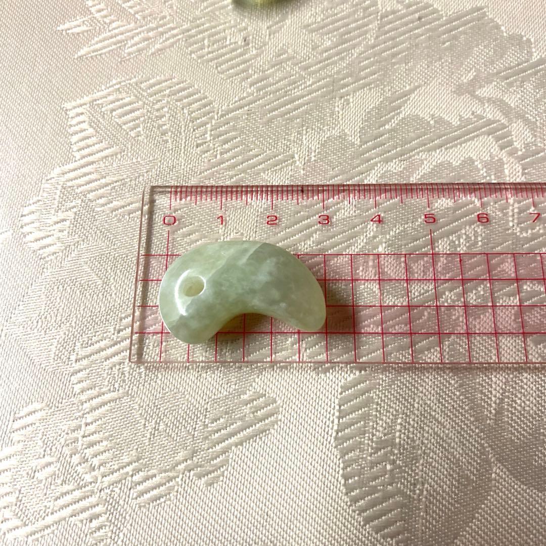 【ニュージェイド】勾玉 天然石 まとめ売り パワーストーン 83個