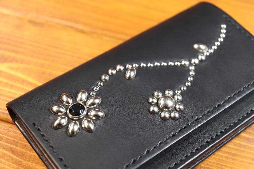 フラワースタッズ　ミドルトラッカーウォレット 　ハトメ小判カン付き