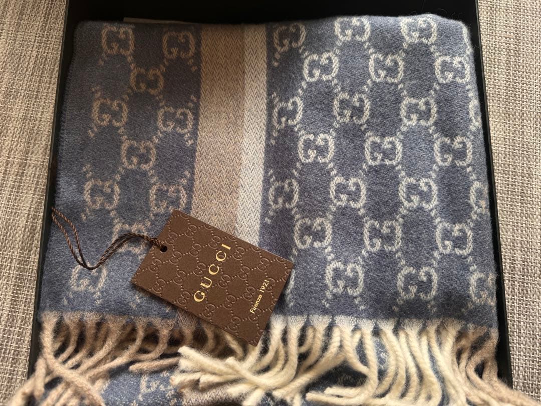 GUCCI GGロゴ柄マフラー　ブルーグレー