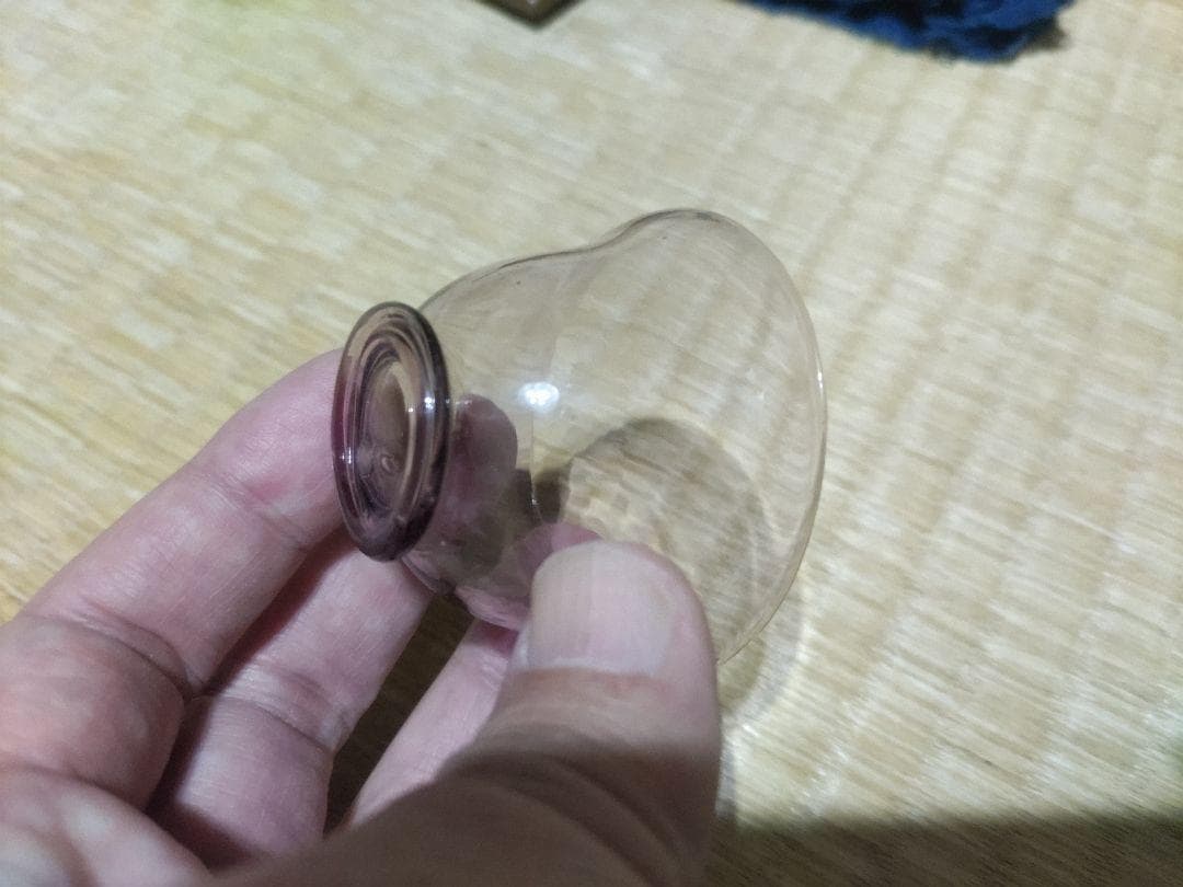 江戸硝子　吹きガラス　酒盃　紫　鉛ガラス　無傷