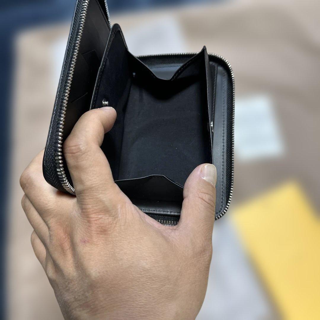 ITTI ブラック ブライドルレザー ミドルラウンドファスナー　ウォレット