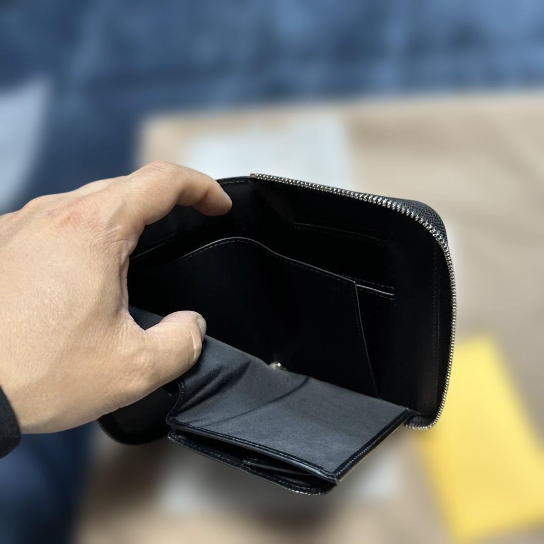 ITTI ブラック ブライドルレザー ミドルラウンドファスナー　ウォレット