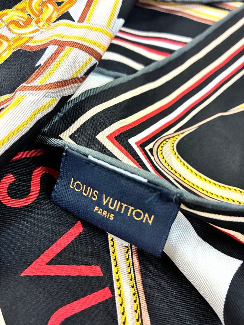 LOUIS VUITTON シルクスカーフ　大判