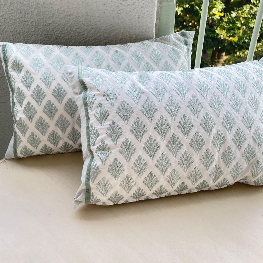 [2個]ローラアシュレイ 刺繍まくらクッション　フローレン　新品2個　フェザー