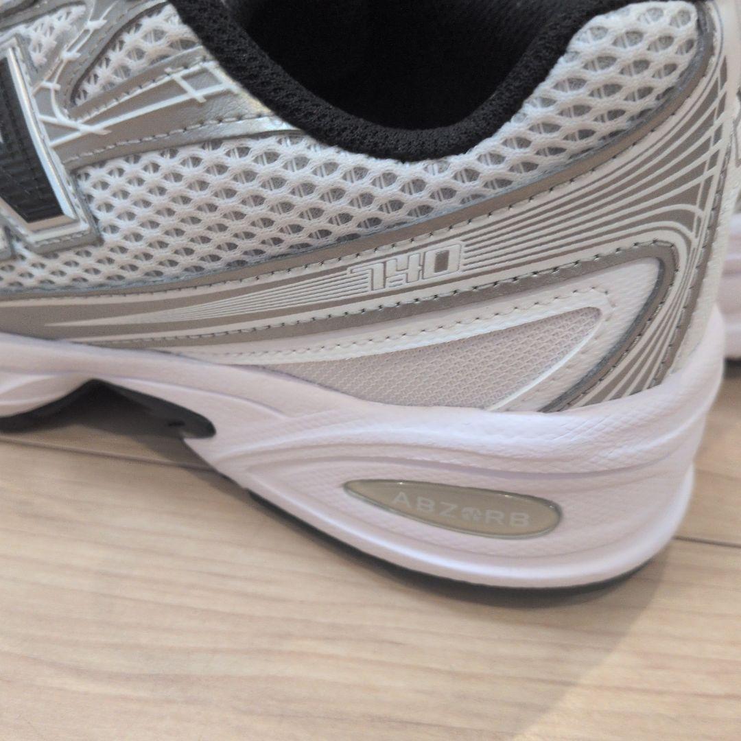 新春価格　New Balance 740 スニーカー シルバー/ホワイト