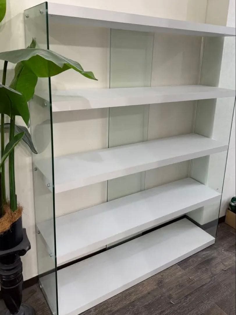 4段ホワイトガラスケース