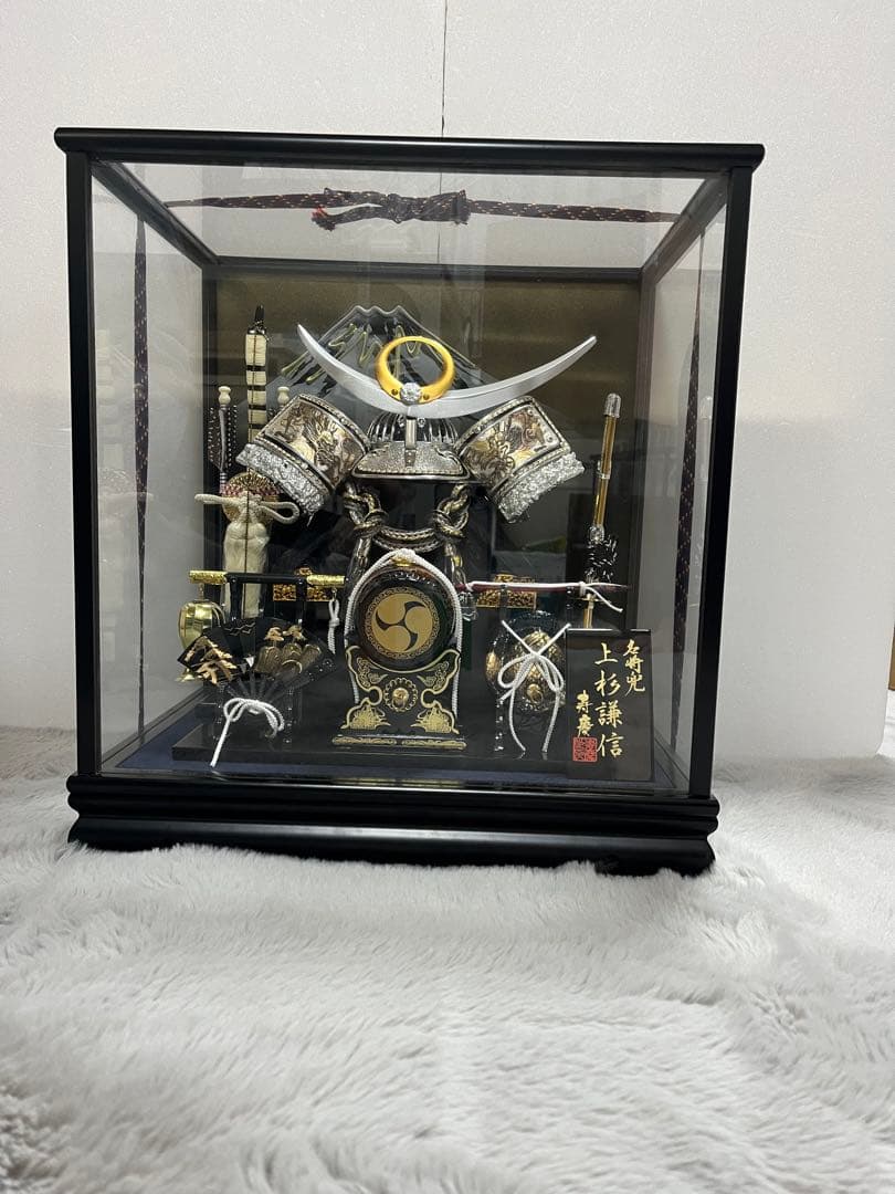 武具の飾り物 ガラスケース付き