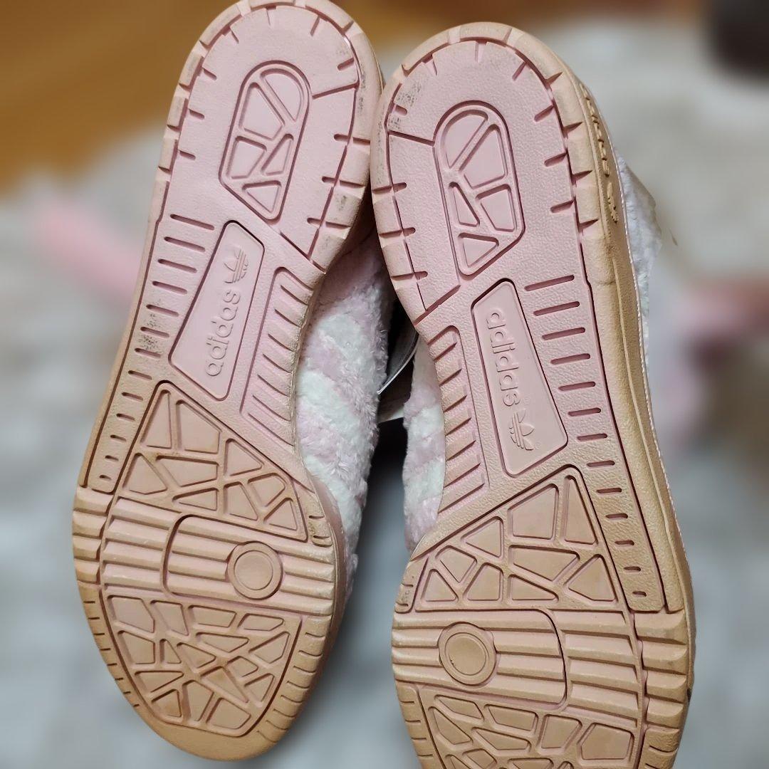 Adidasジェレミースコット クマ顔デザイン スニーカー ピンク