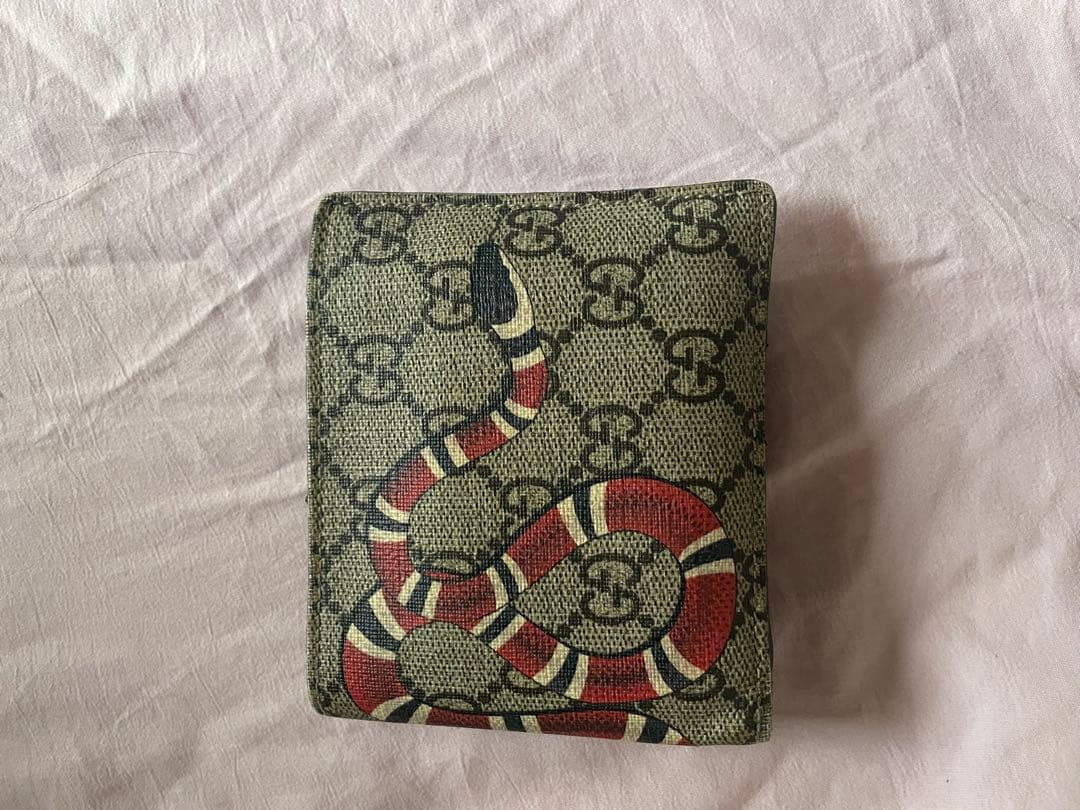 最終値下げGUCCI 二つ折り財布 蛇デザイン