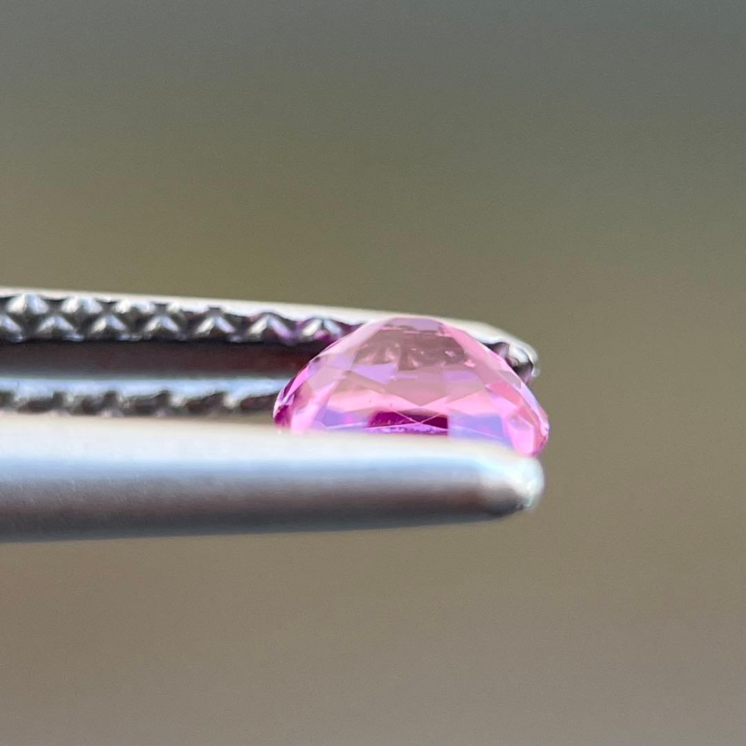 スリランカ産非加熱天然ホットピンクサファイアルース