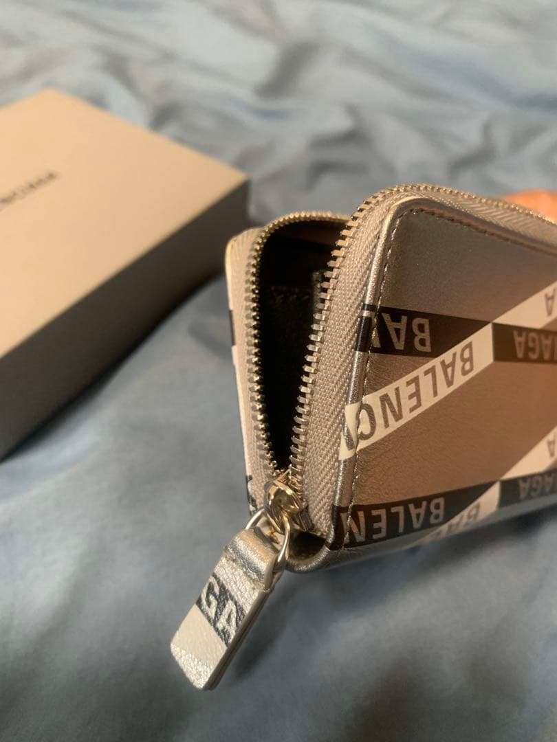 BALENCIAGA シルバーケース