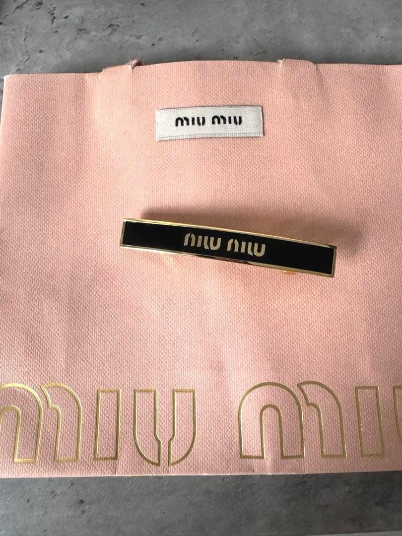 最終お値下げ ミュウミュウ バレッタ レディース メタル ロゴ ヘアクリップ