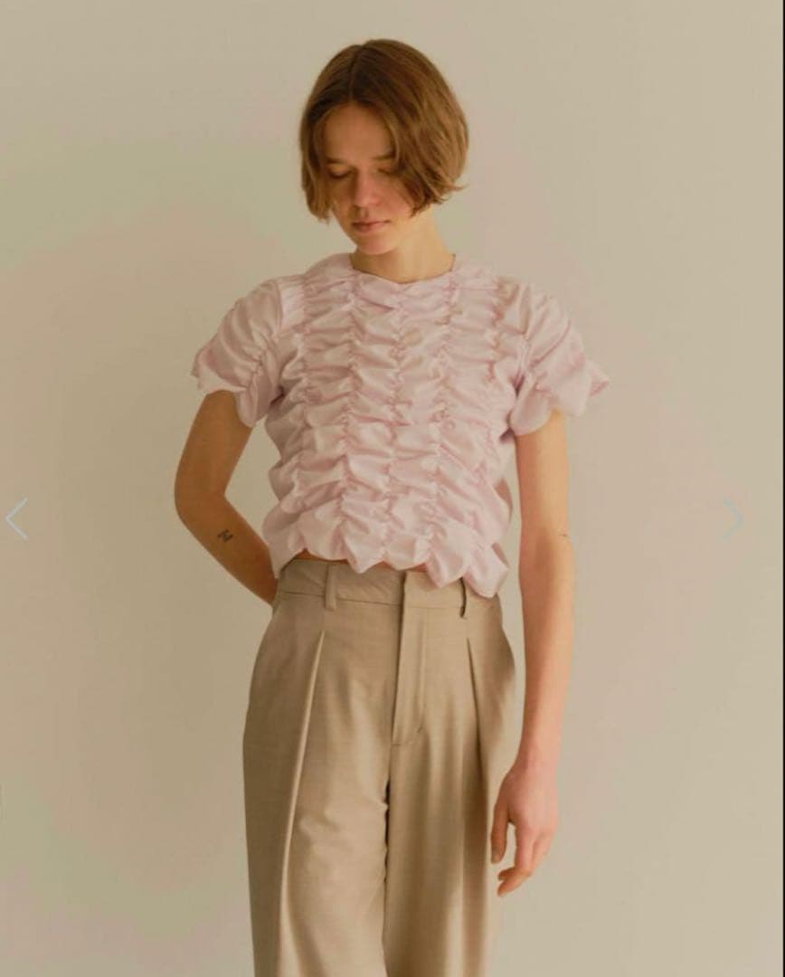 machatt のシャーリングトップス