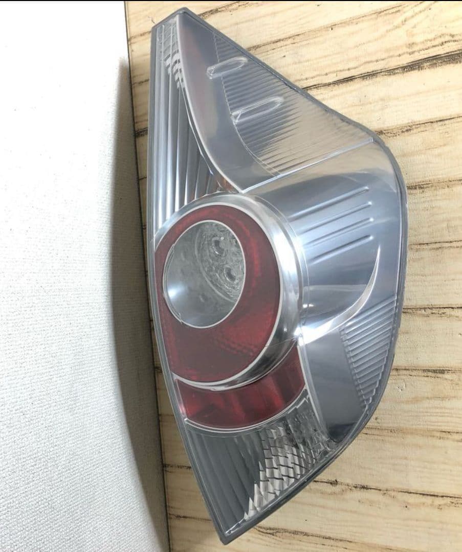 AQUA NHP10系 前期 テールランプ 右