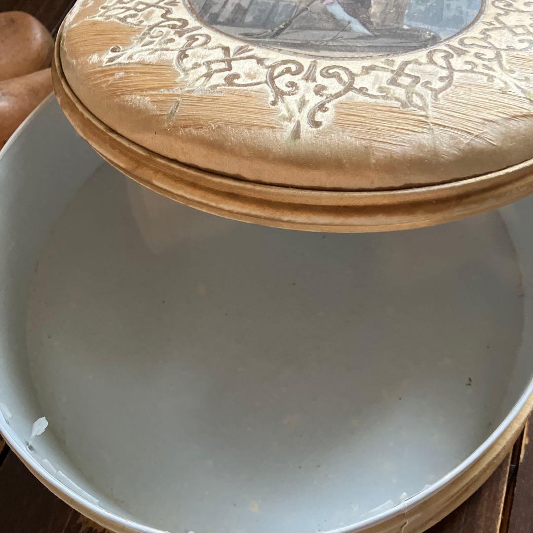 フランスアンティークシルク貼りドラジェボックス　希少　ツバメ　カルトナージュ大