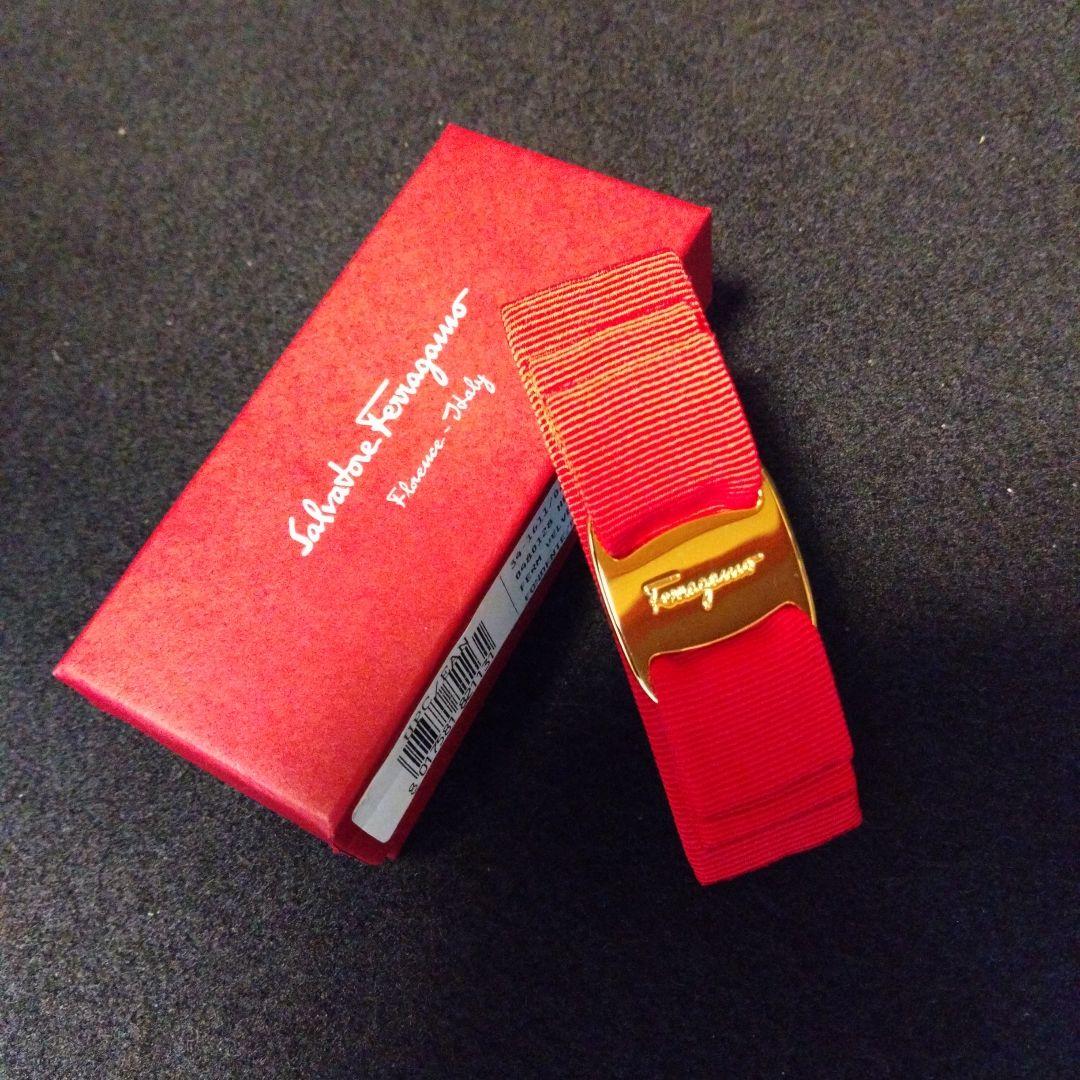 【サルヴァトーレフェラガモ】Florence-Haly ヘアピン　レッドゴールド