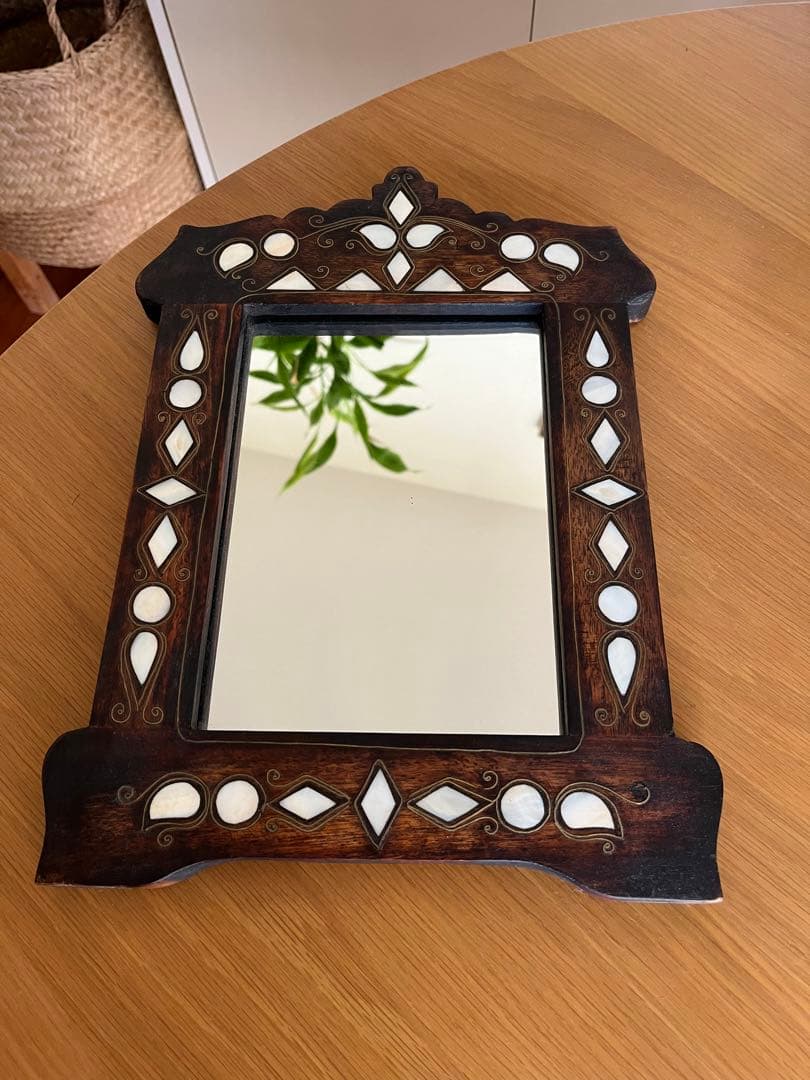 装飾的な木製フレームのミラー　トルコ製