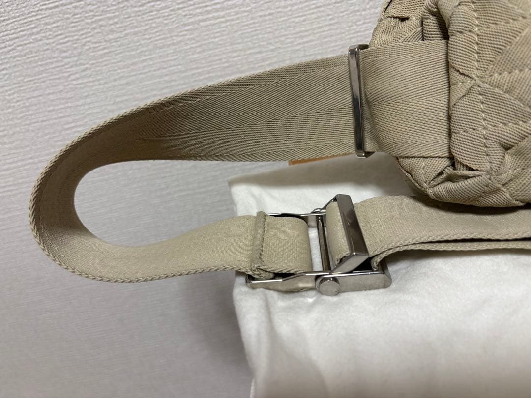 BOTTEGA VENETA ベージュ ボディバッグ　ウェビング　ボッテガ