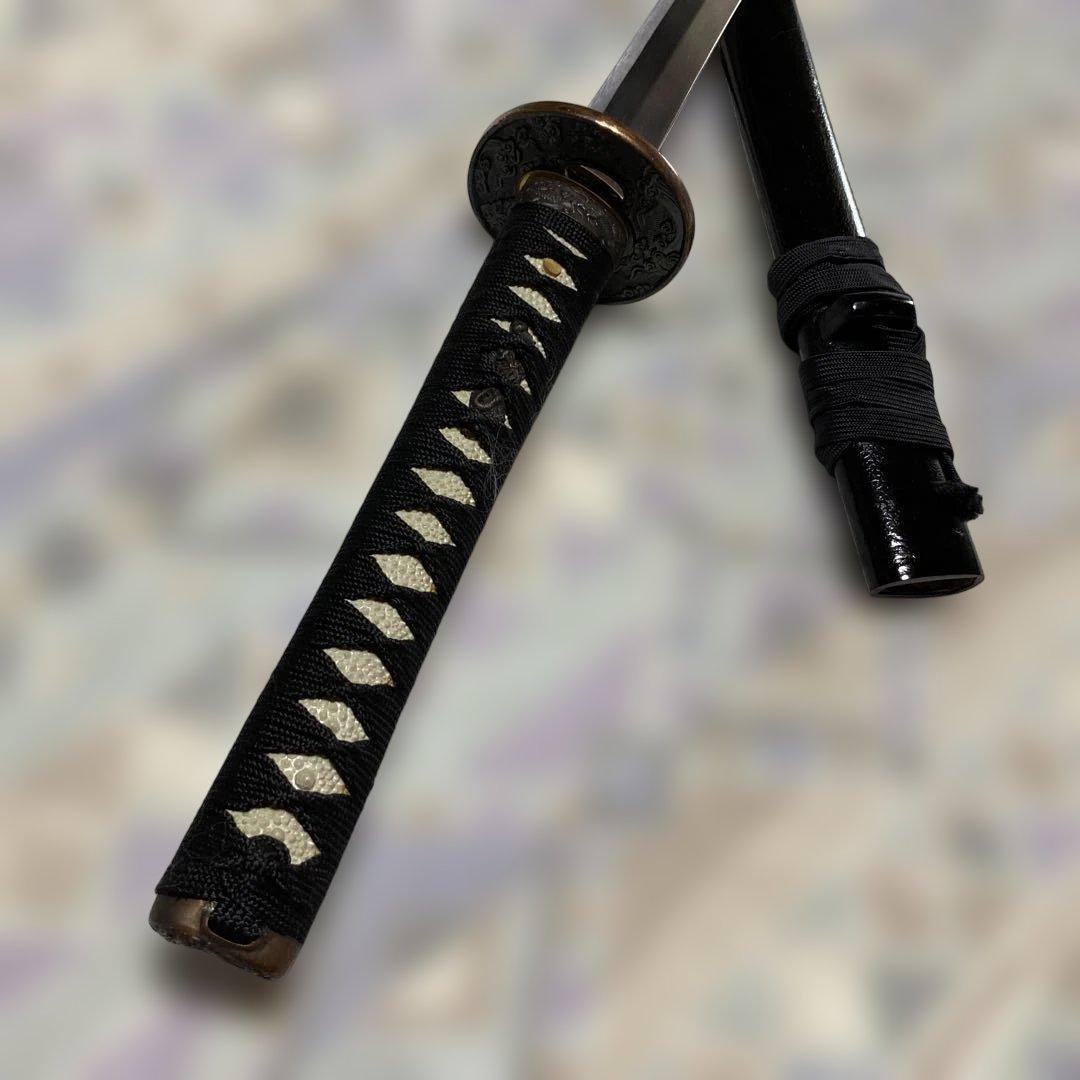 上級模造刀 黒柄 雲龍金縁楕円鍔