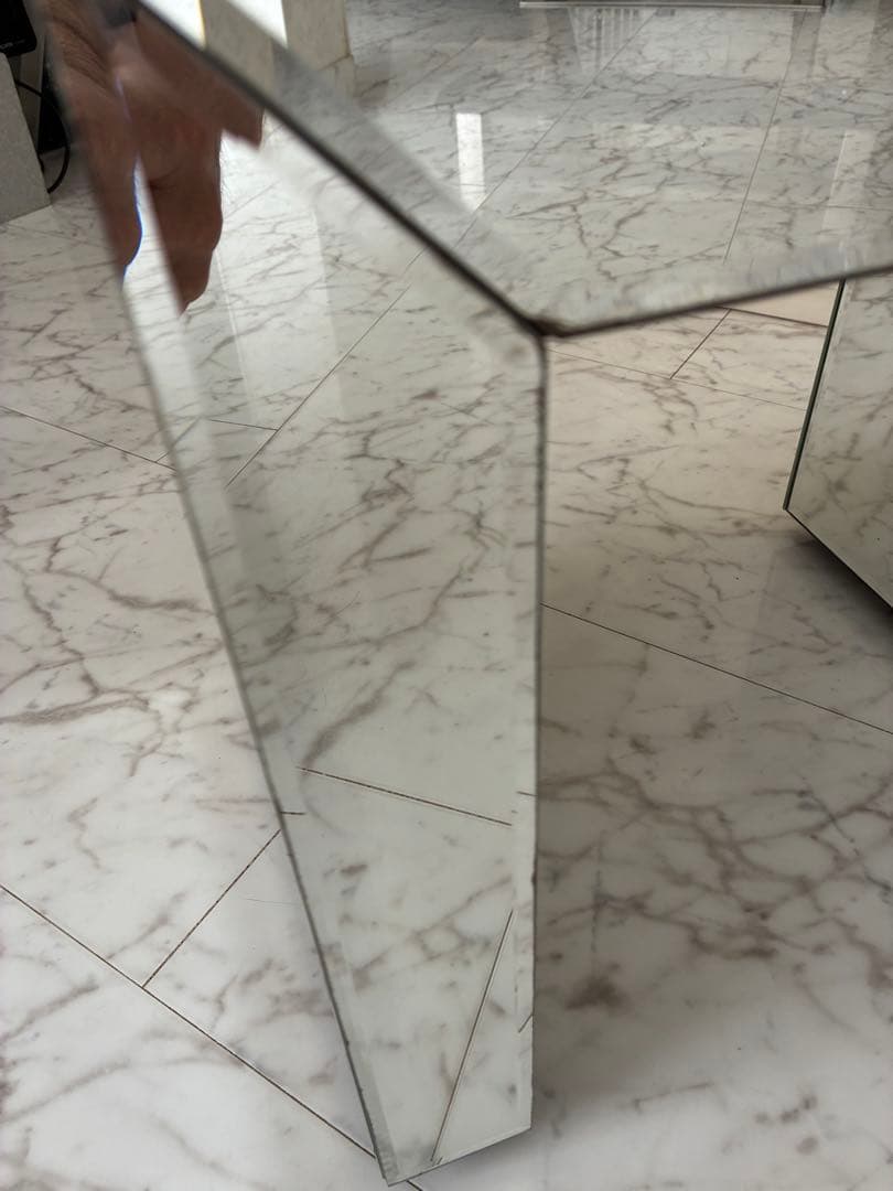 ミラーテーブル