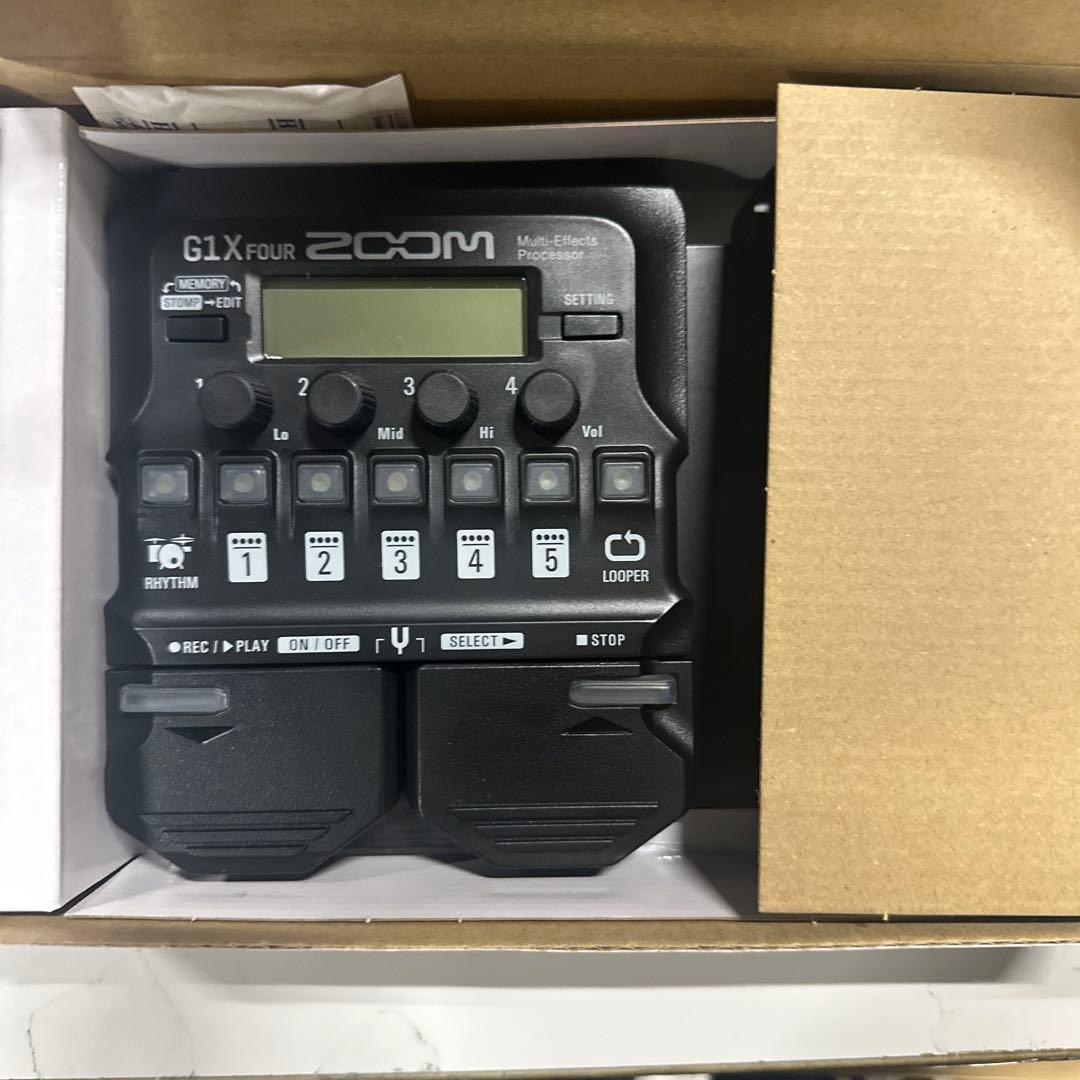 ZOOM ズーム G1X FOUR ギターマルチエフェクター