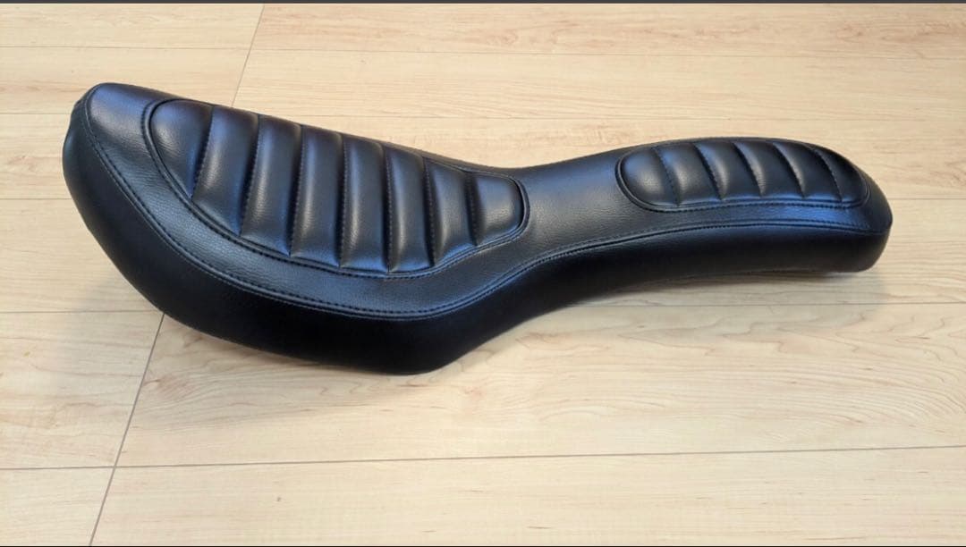 ハーレー イージーライダース コブラシート タックロール入り 廃盤 ダイナ