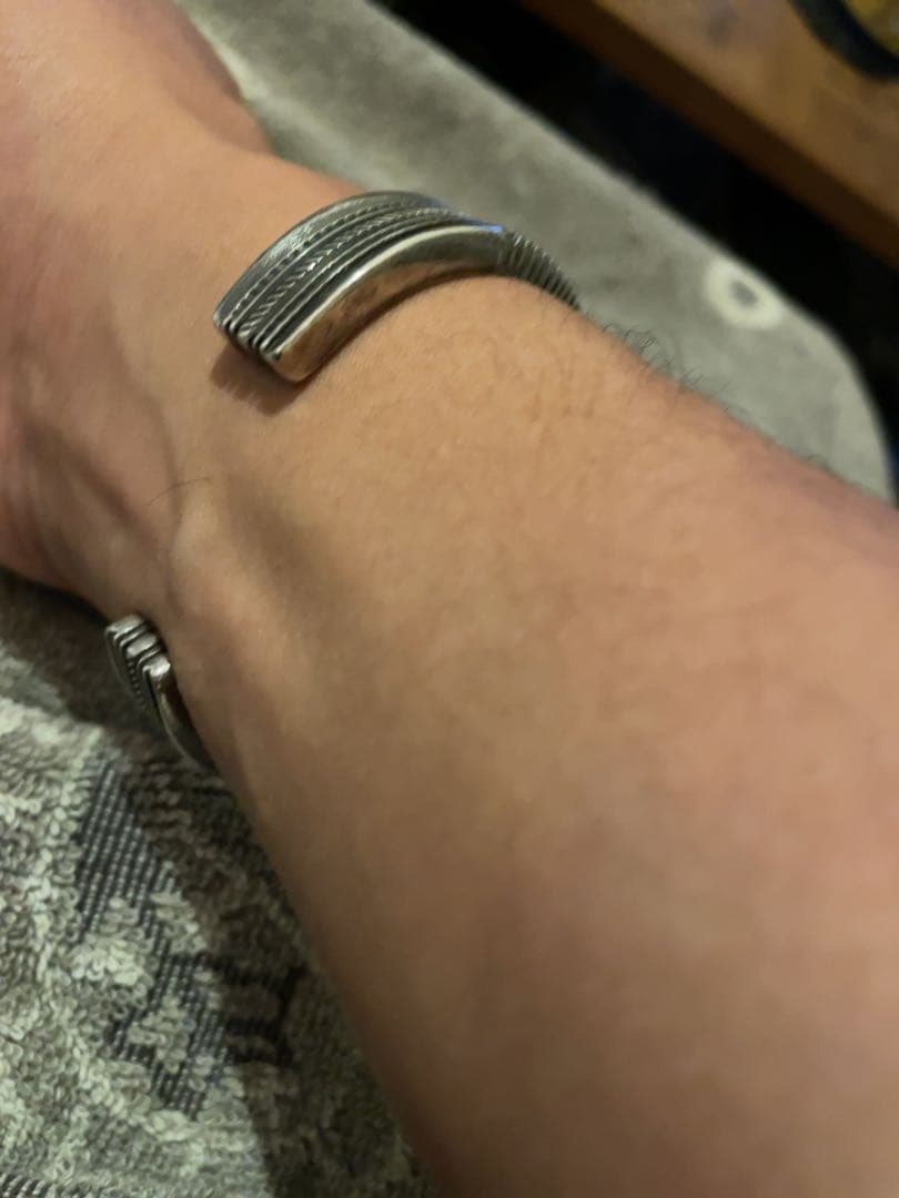 ロンべドニー バングル