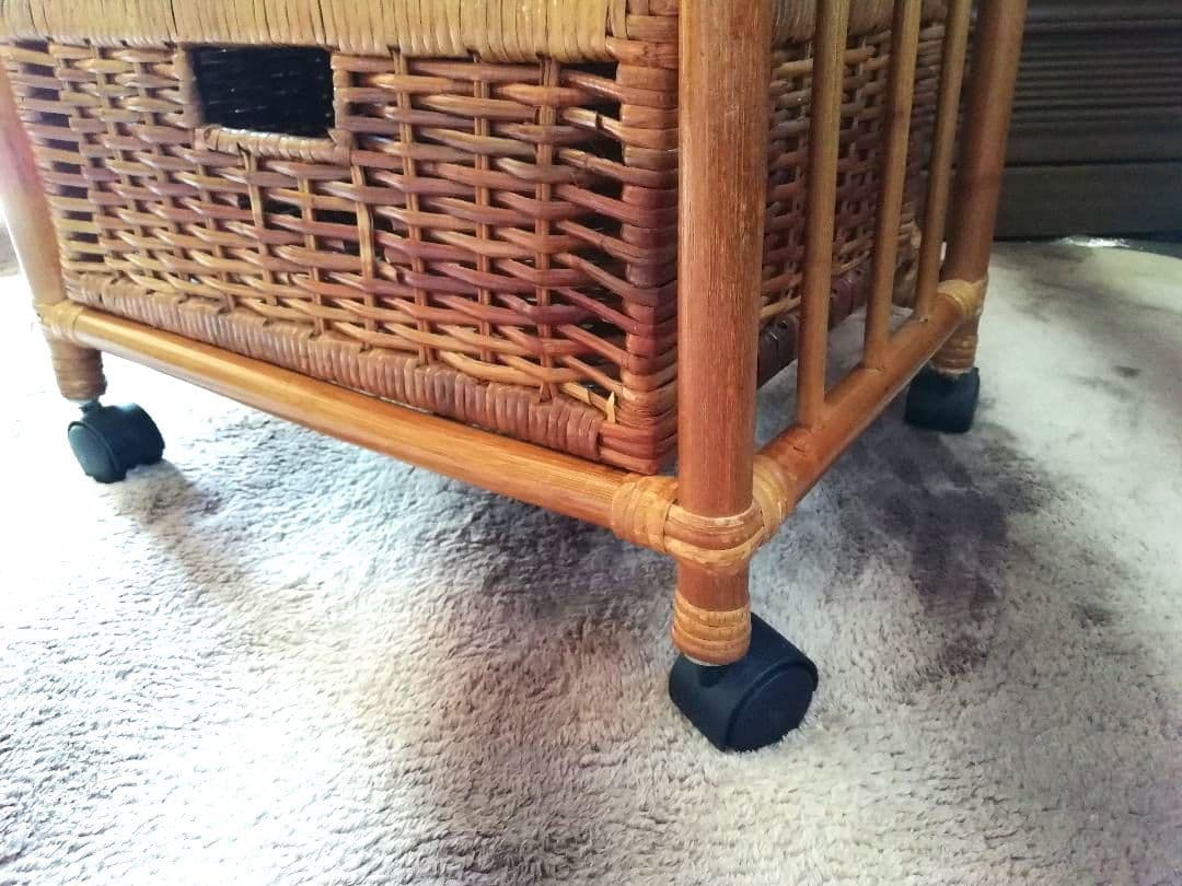 籐ラタン４段ラック、シェルフ、キャスター付