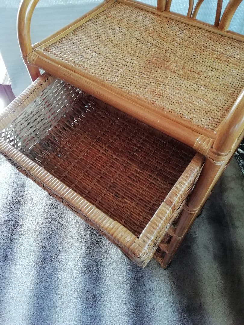 籐ラタン４段ラック、シェルフ、キャスター付
