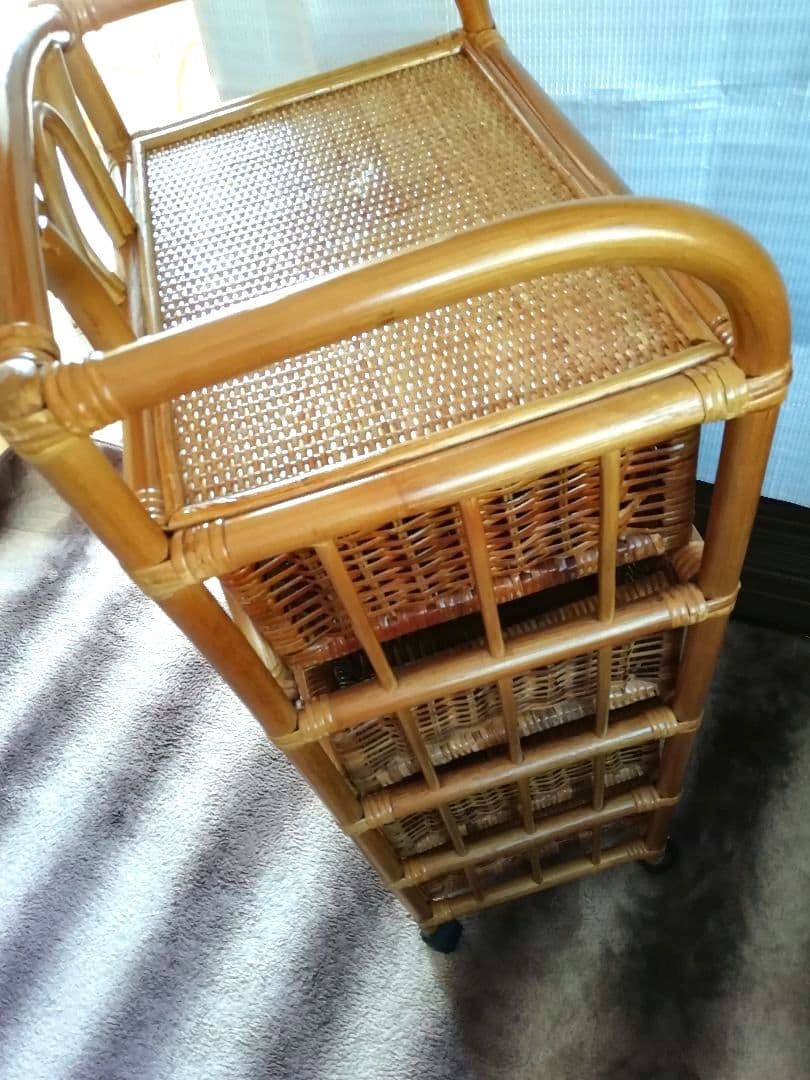 籐ラタン４段ラック、シェルフ、キャスター付